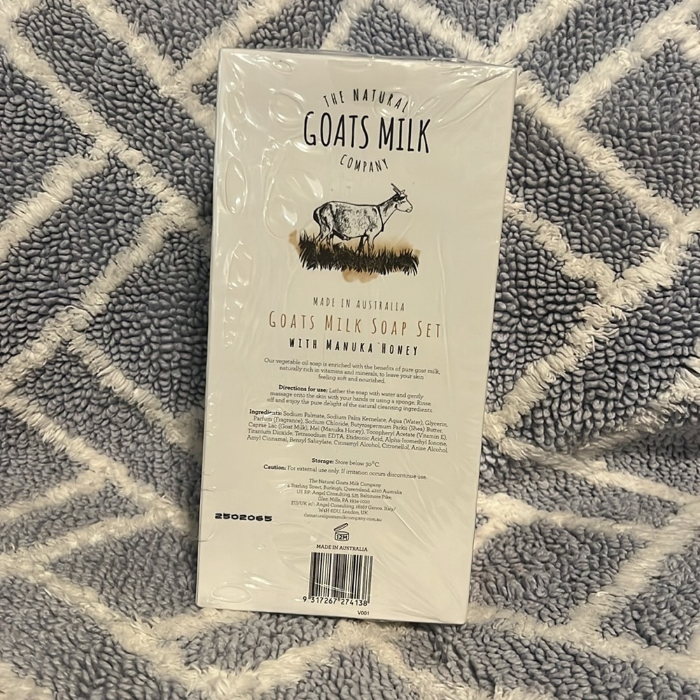 NEW The Natural Goats Milk Company Soap Bar 8 Pack ~Manuka Honey ~Factory Sealed - Picture 2 of 3